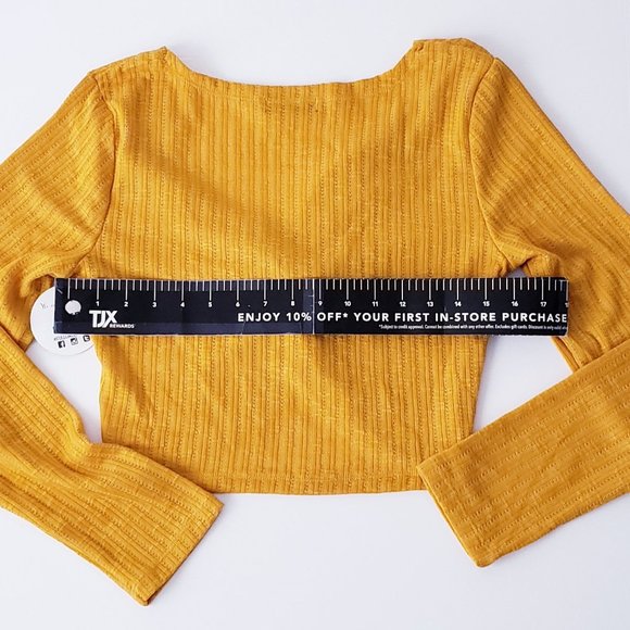 JOLIE & JOY Twisted Long Sleeve Crop Top - Picture 4 of 5